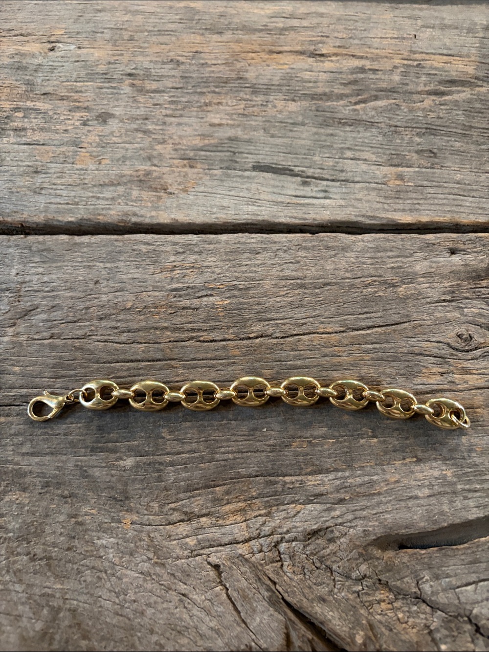 Gold tone heavy duty mariner style bracelet
